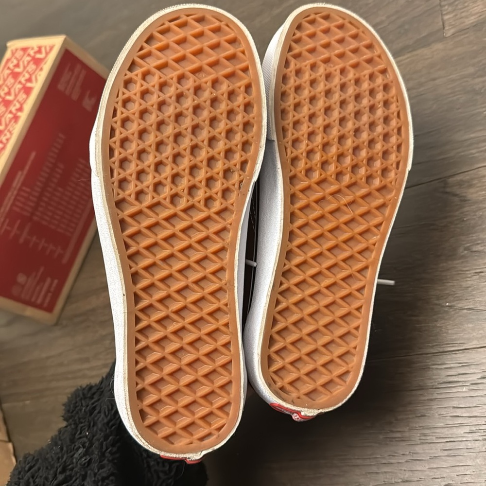 Vans - Picture 4 of 5